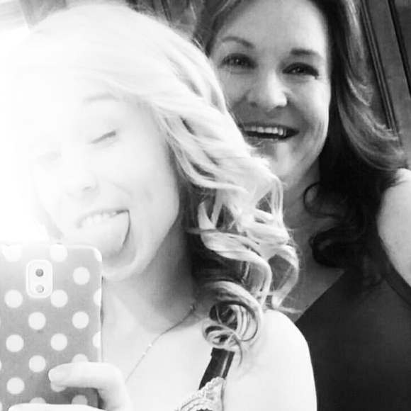 Meet your Posher, Robyn - Picture 1 of 1